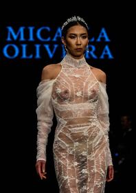 La nuova collezione di abiti da sposa di Micaela Oliveira è super sexy 7