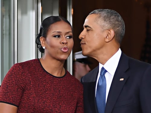 Barack Obama recensisce l’autobiografia di sua moglie Michelle
