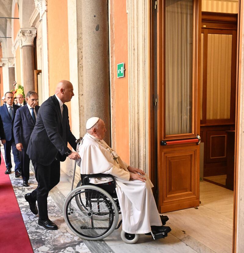 Papa Francesco a Palazzo Madama per Napolitano: l'omaggio a sorpresa del pontefice 10
