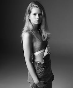 La modella Lottie Moss 3
