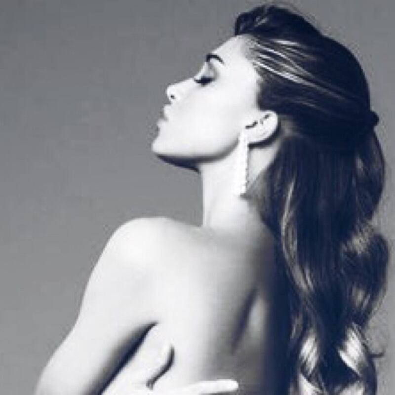 Belen Rodriguez: boss in intimo per il suo nuovo ristorante 4