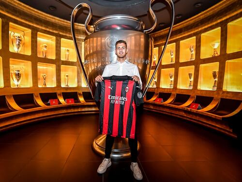 Il Milan si rinforza: arriva Dalot. Chi è il nuovo colpo rossonero