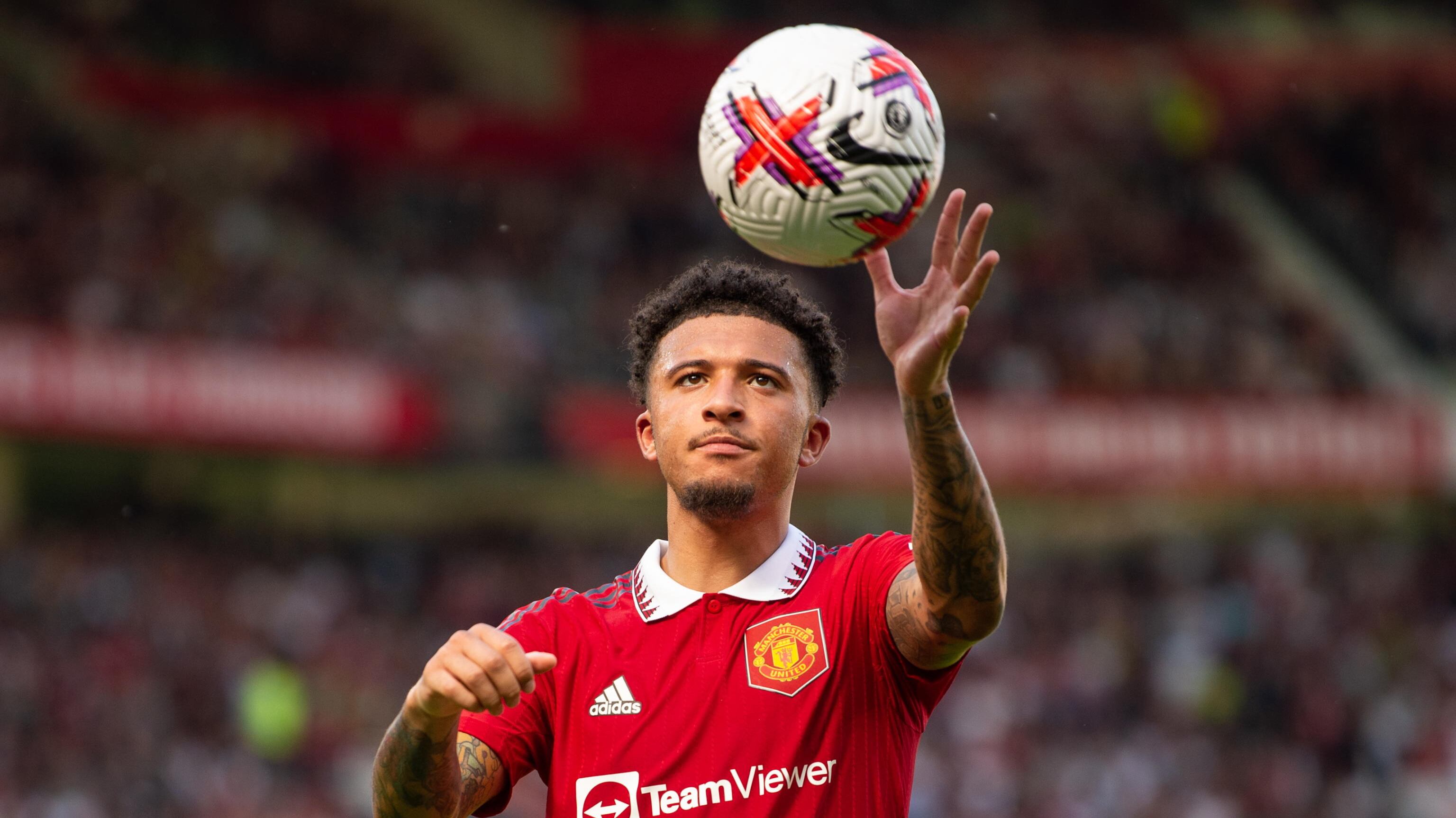 Caos Manchester United, ten Hag mette Sancho fuori rosa
