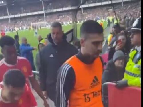 Cristiano Ronaldo perde la testa e rompe il cellulare ad un giovane tifoso