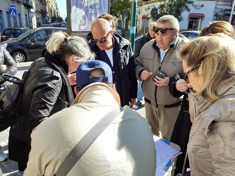 Napoli, cittadini in strada per denunciare le promesse non mantenute dal sindaco 5