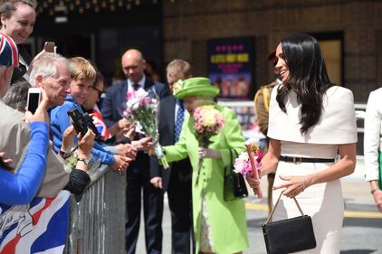 Meghan Markle con la regina nel Chershire 2