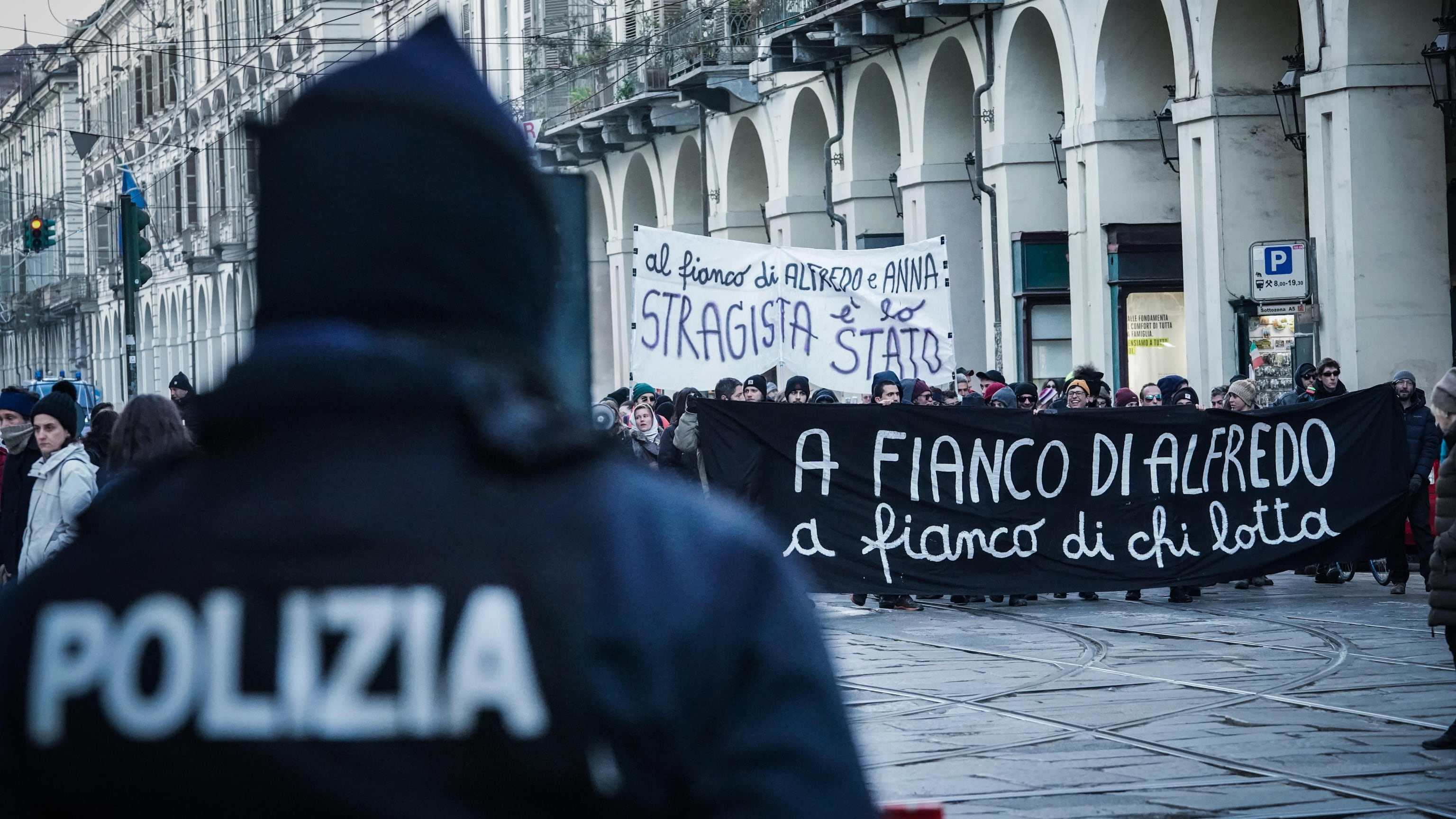 Proiettili, molotov e minacce ai giudici: ora gli anarchici alzano il tiro