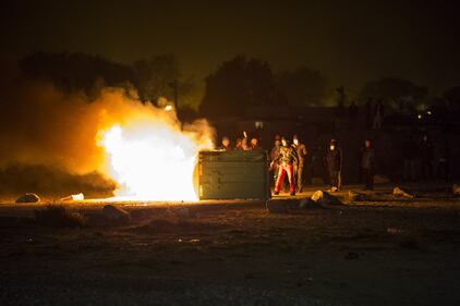 A Calais scoppia la rivolta nella "giungla" 7