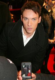 Jonathan Rhys-Meyers: rehab inutile, ancora vittima dell'alcool 7