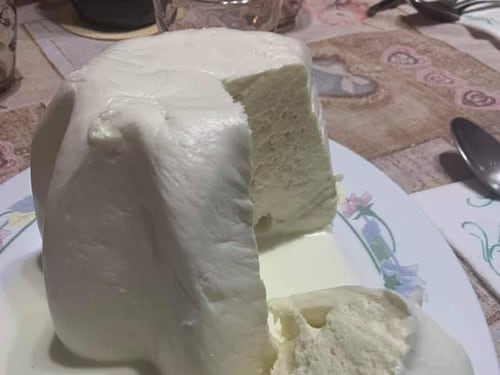 Per Natale arriva il pandoro di mozzarella di bufala