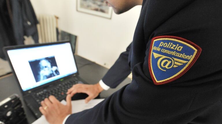 Udine, minacce di morte alla madre della consigliera Pd: "Tu difendi i migranti"
