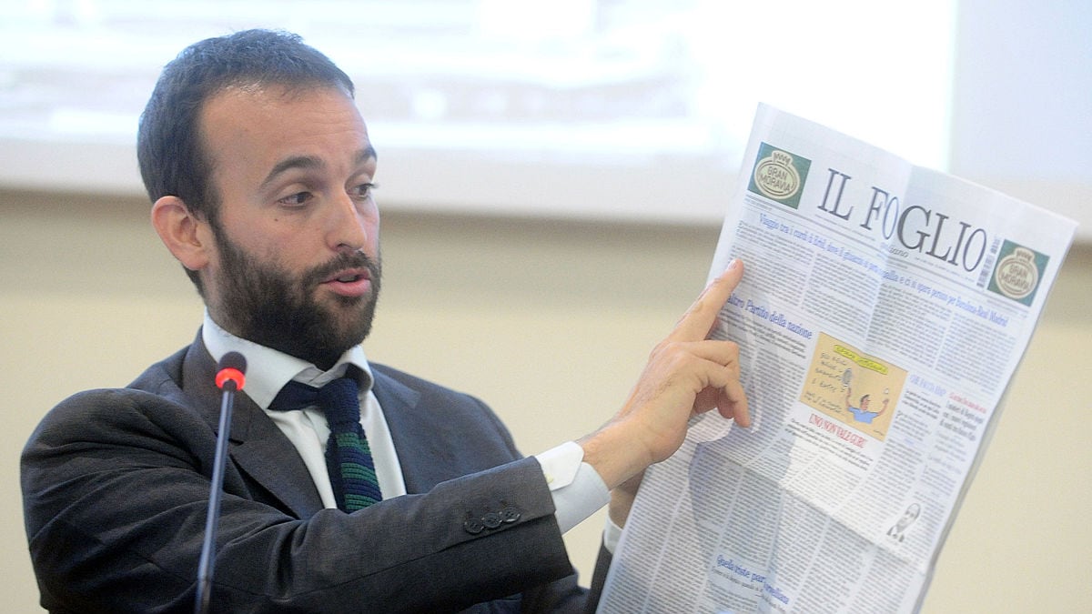 Pure l'editore del "Foglio" prova a riposizionarsi: "Il governo merita fiducia"
