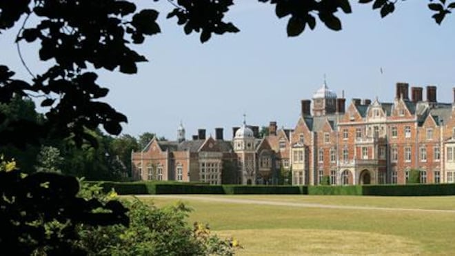 "Un esorcismo a Palazzo". La strana storia di Elisabetta e dei fantasmi a Sandringham