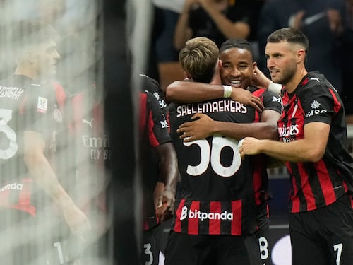 Il palloncino rosso del Milan volante...
