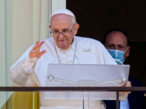 Papa Francesco lascia il policlinico Gemelli