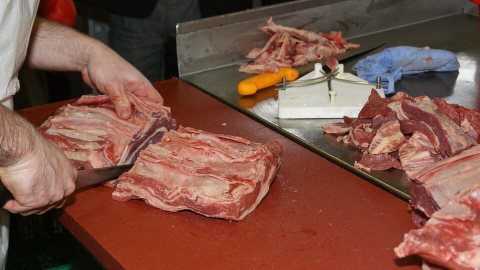 Salerno, sequestrati 150 chili di carne pericolosa per la salute dei consumatori