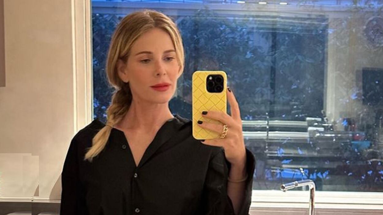 "Copriti quelle gambe storte". Alessia Marcuzzi torna nel mirino degli hater