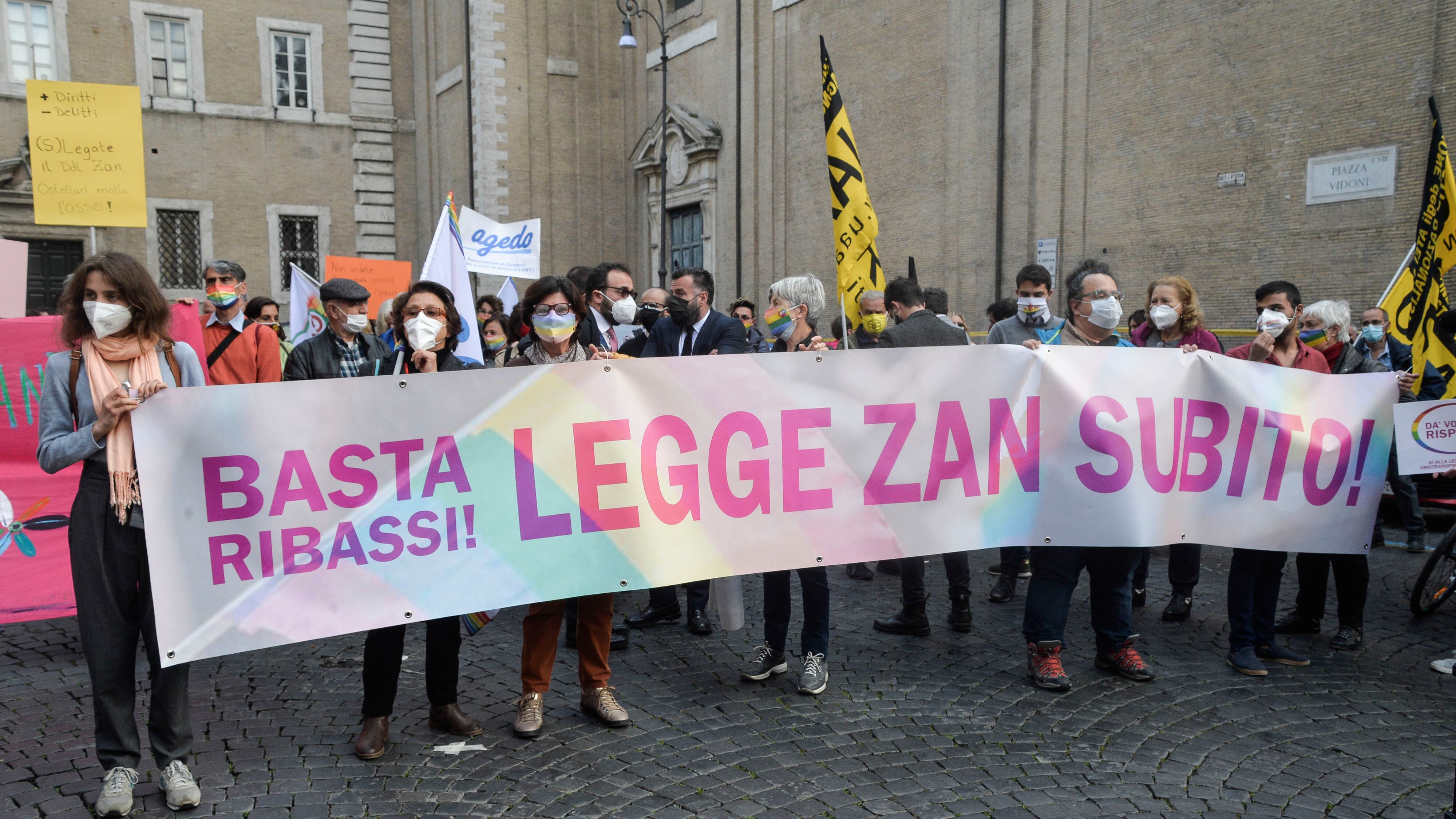 Scintille al tavolo sul ddl Zan: "Distanze siderali"