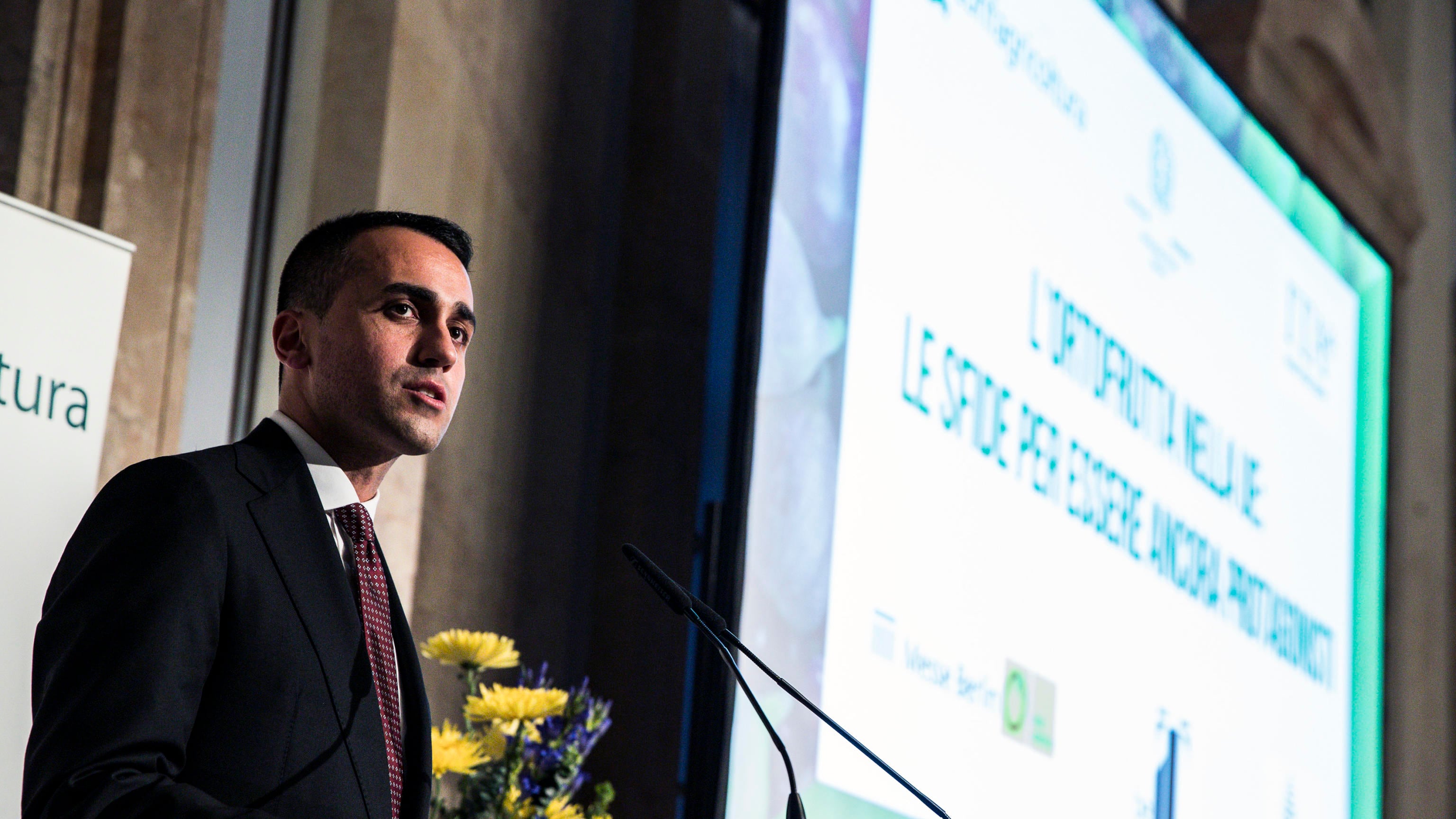 Si gioca in Campania la sfida tra Di Maio e Conte