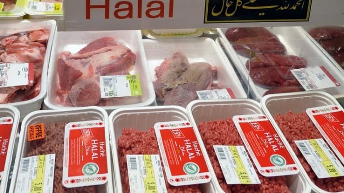 Belgio, l'ira degli islamici: vietata la macellazione rituale degli animali