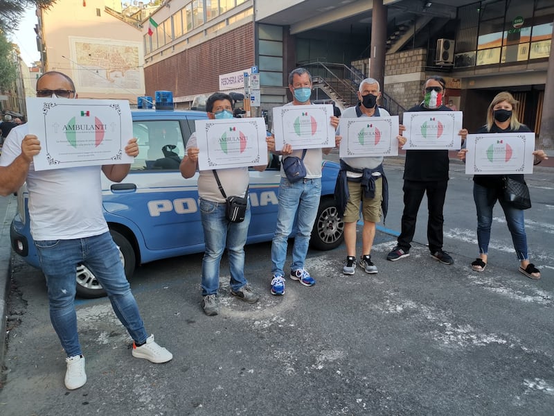Sanremo: partite iva celebrano funerali delle imprese italiane 8