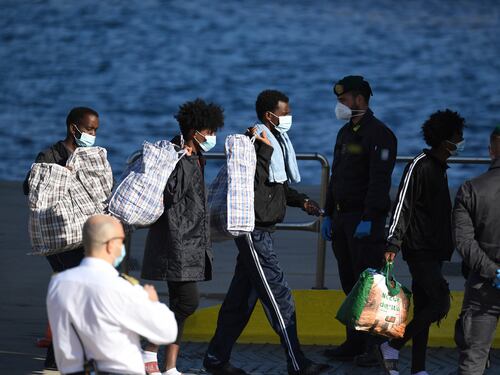 Migranti, la pressione continua: a Ceuta 5mila in un giorno