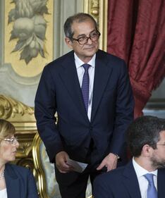 Cravatte gialle e verdi: il look dei nuovi ministri 15