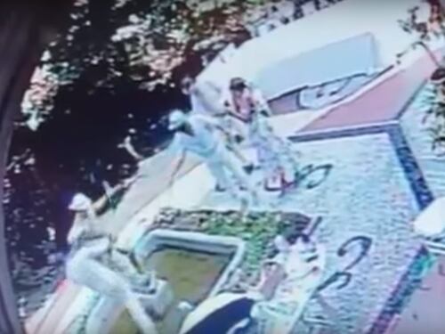 Statua distrutta a Villa Alceo, i vandali se la prendono con il proprietario: la recensione negativa su Airbnb