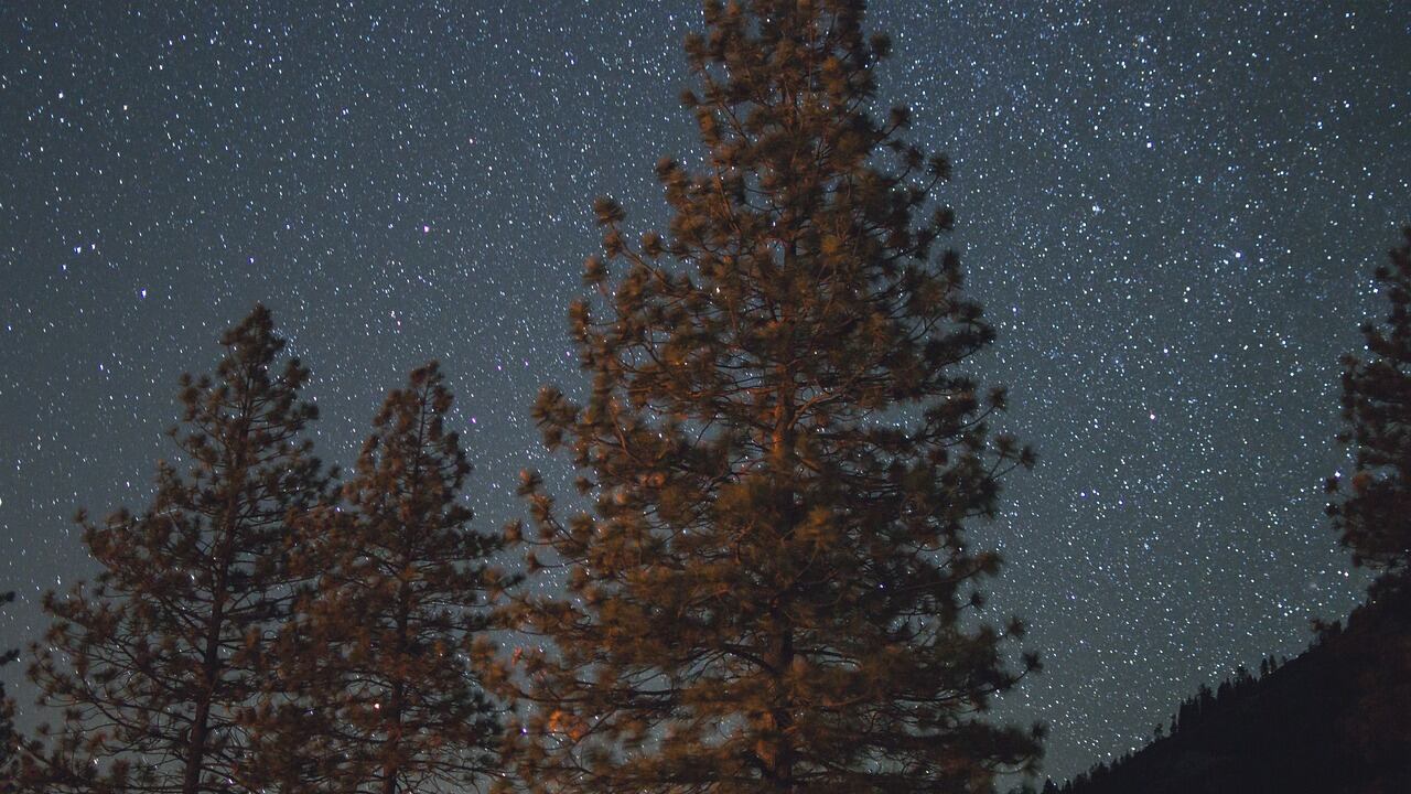 Natale 2025 sotto le stelle: gli spettacoli più belli del cielo a dicembre