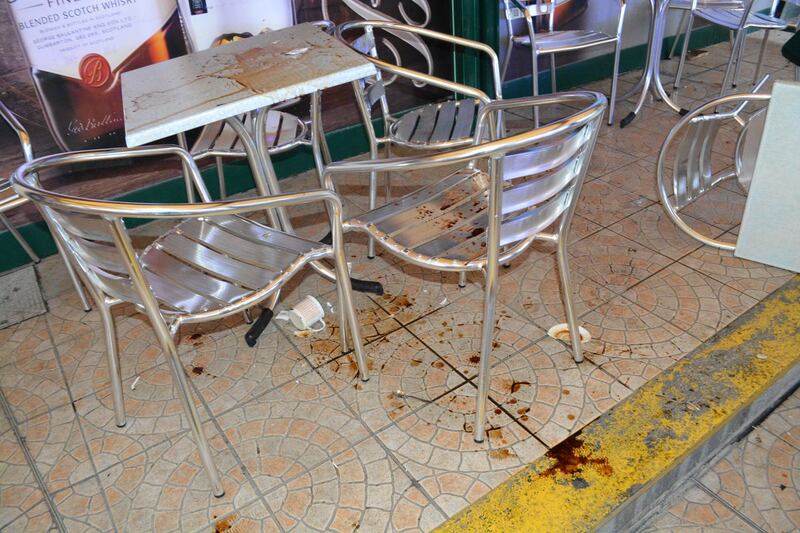 Tragedia sfiorata a Ventimiglia: auto sfonda il dehor di un bar 2