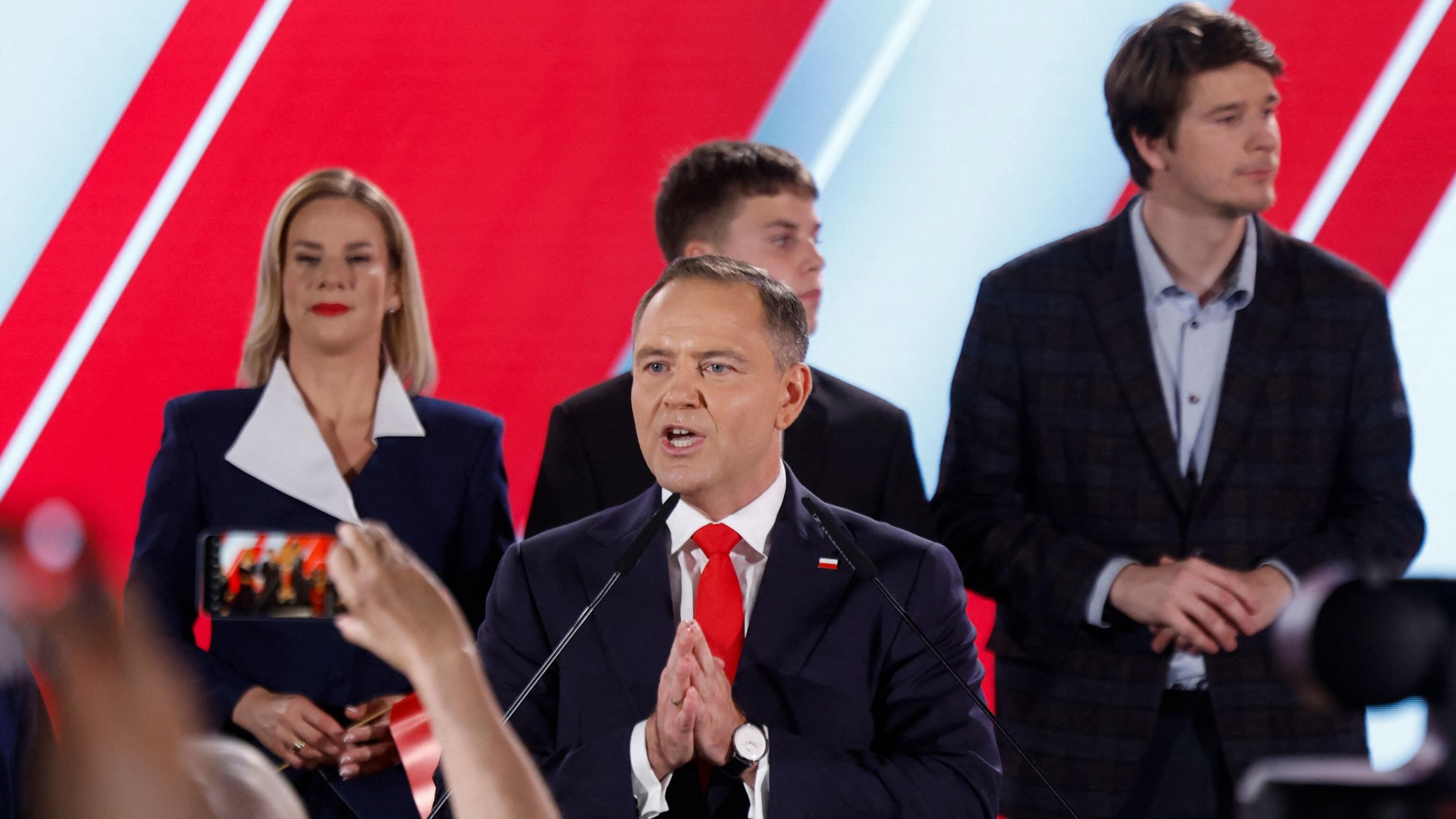Nawrocki-Trzaskowski: Polonia con il fiato sospeso
