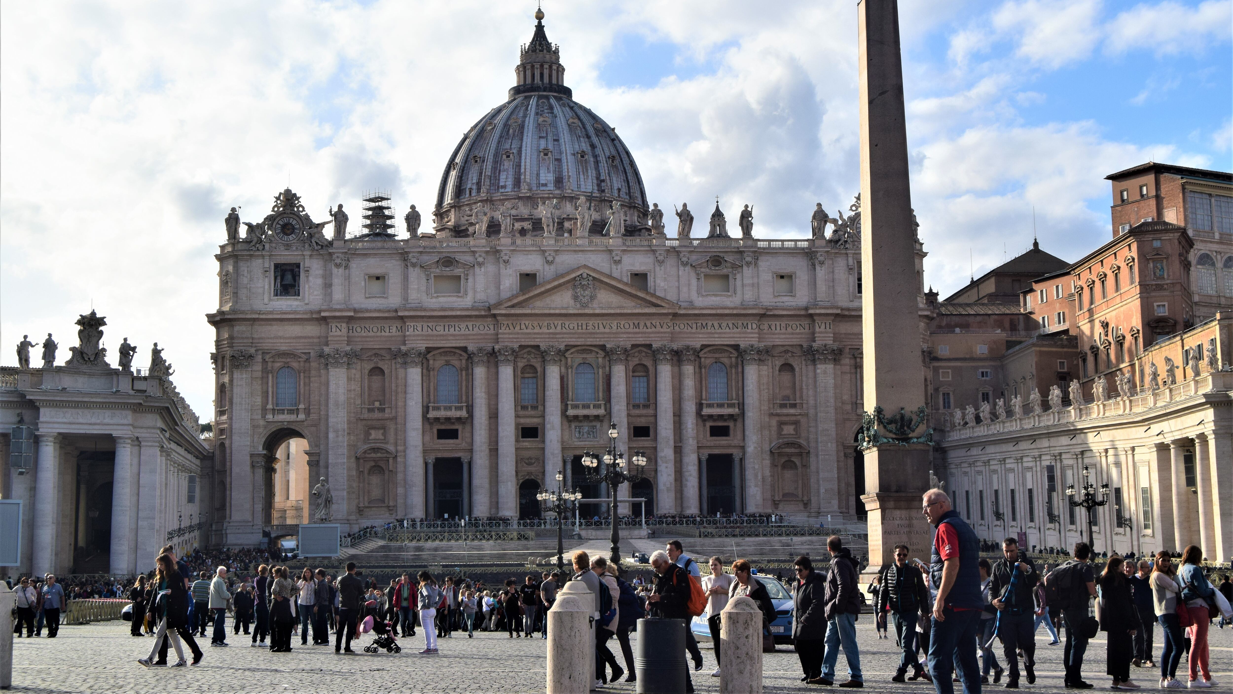 Paura in piazza San Pietro: armato di coltello cerca di entrare prima dell'Angelus