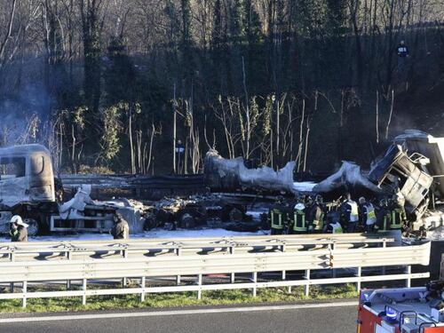 A1, inferno di fuoco dopo incidente: camionista muore carbonizzato