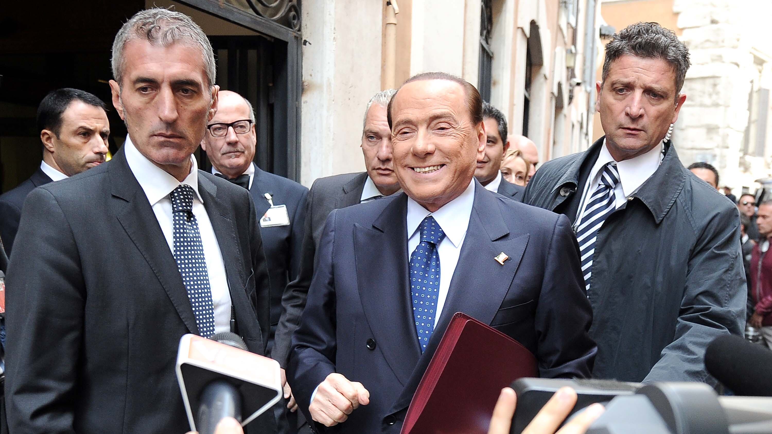Berlusconi: "Mi ricandiderò alle elezioni"
