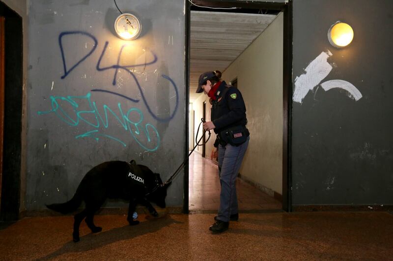 Milano, sgomberato il residence Cavezzali 10
