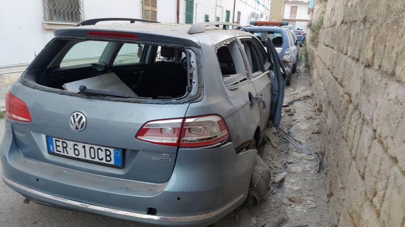 Bomba contro il commissariato di Canosa 4