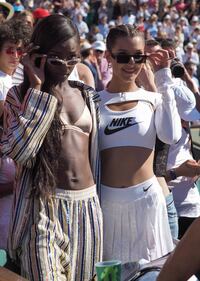 Bella Hadid sexy: la maglia mostra tutto 34