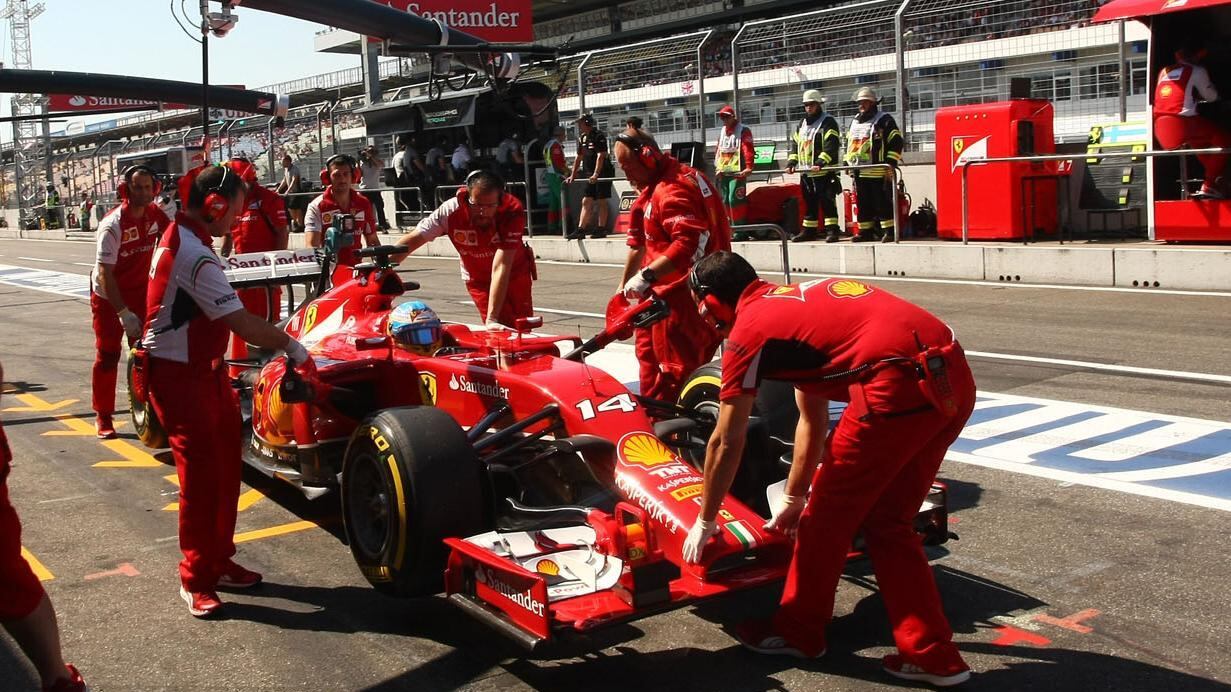 Poco pubblico e scarsa passione nonostante il dominio della Mercedes
