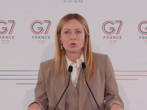 G7, l'intesa sull'Ucraina. Meloni: "Vertice importante, soddisfatta dei risultati, ringrazio Macron". Trump: "Se l'Iran non rispetta l'accordo, riprenderemo a bombardare"