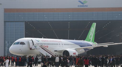 Da oggi la Cina ha un suo aereo di linea 5