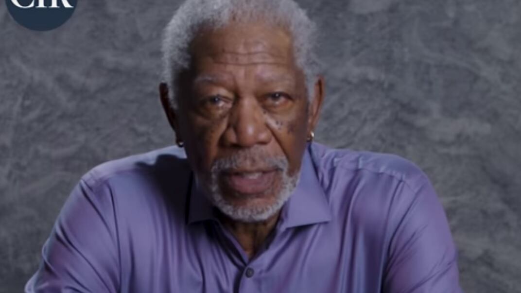 Morgan Freeman: "America sotto attacco". E punta il dito contro la Russia