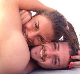 Mattia Destro e Ludovica Caramis: esplode la passione a Mykonos 23