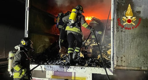 Tir in fiamme nella galleria autostradale: il salvataggio dei Vigili del fuoco 6
