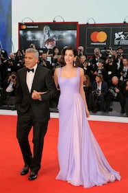 Venezia, George Clooney sul red carpet con Amal 3