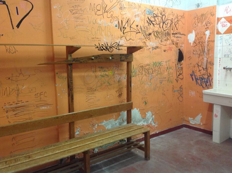 La scuola di Rozzano nel degrado 8