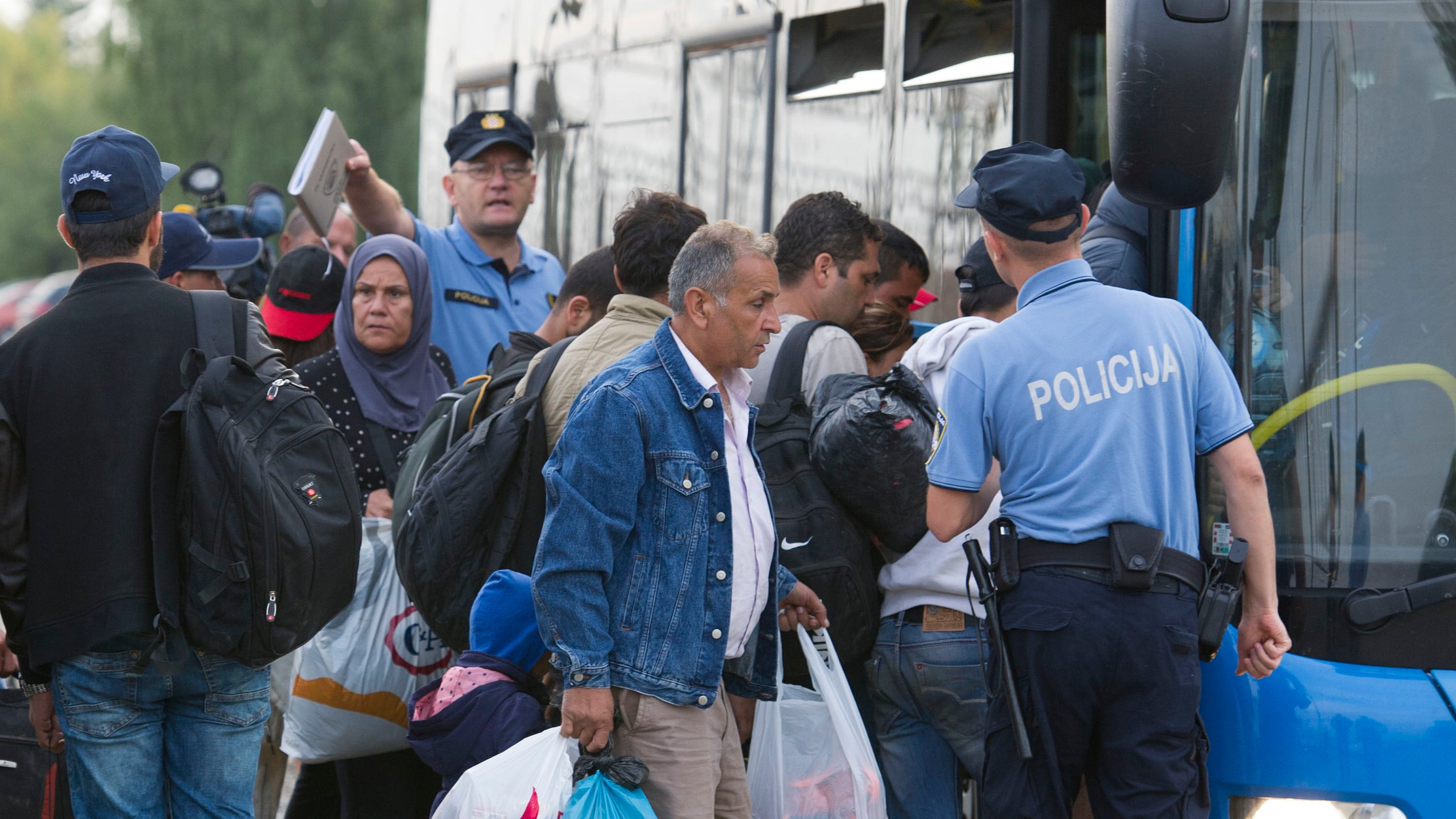 Croazia, in 24 ore quasi 6mila arrivi. Migranti sfondano il cordone