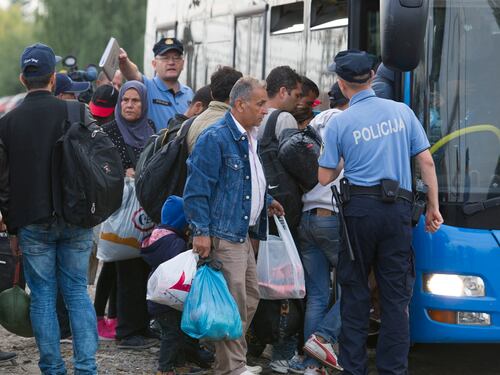 Croazia, in 24 ore quasi 6mila arrivi. Migranti sfondano il cordone