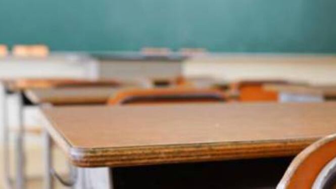 Maglie, cade una finestra a scuola. Feriti tre studenti