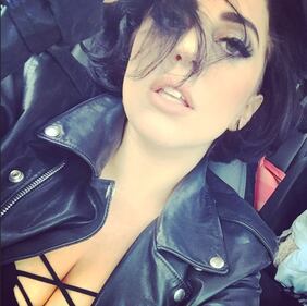 Lady Gaga nuda nella sauna 19