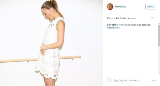 Bar Refaeli, una futura mamma social 4